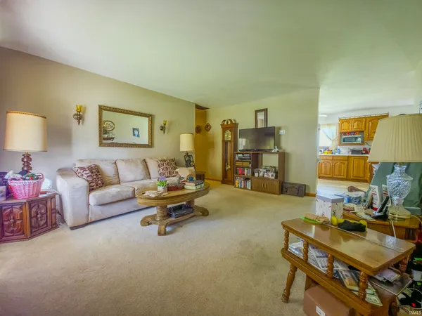 $184,900 | 411 Cherry Hill Drive, Mount Carmel, IL 62863