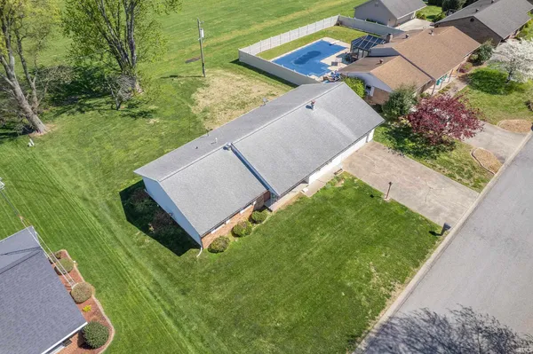 $184,900 | 411 Cherry Hill Drive, Mount Carmel, IL 62863