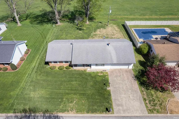 $184,900 | 411 Cherry Hill Drive, Mount Carmel, IL 62863