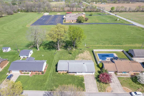 $184,900 | 411 Cherry Hill Drive, Mount Carmel, IL 62863