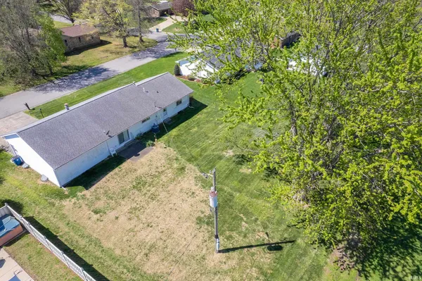 $184,900 | 411 Cherry Hill Drive, Mount Carmel, IL 62863