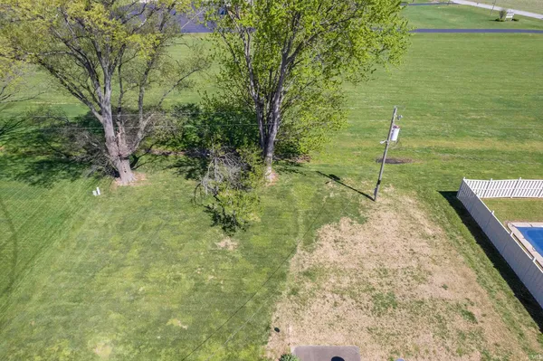 $184,900 | 411 Cherry Hill Drive, Mount Carmel, IL 62863