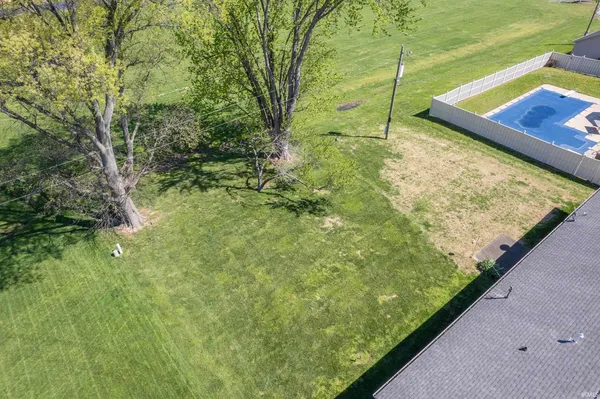 $184,900 | 411 Cherry Hill Drive, Mount Carmel, IL 62863