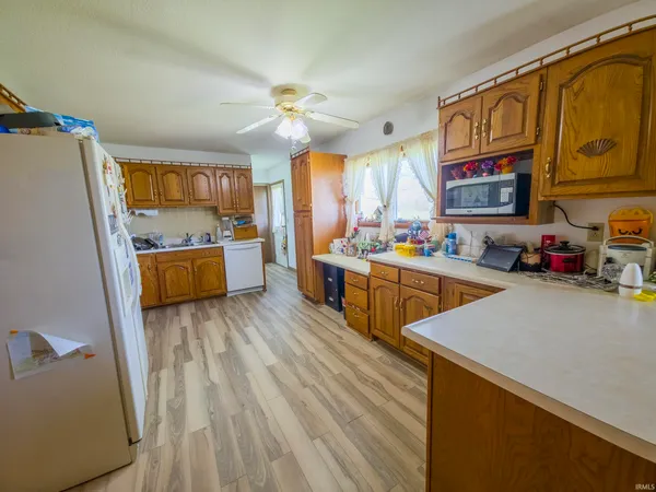 $184,900 | 411 Cherry Hill Drive, Mount Carmel, IL 62863