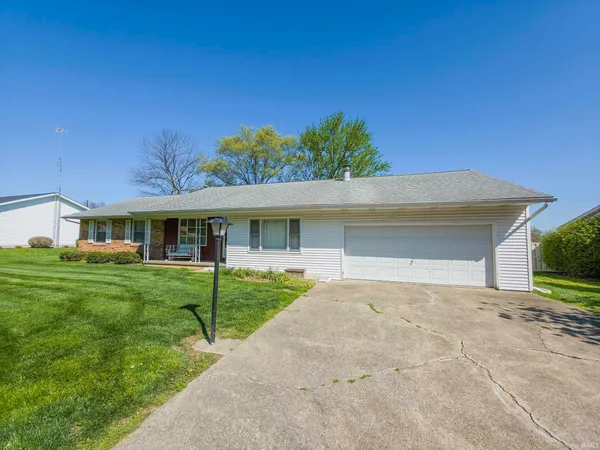 $184,900 | 411 Cherry Hill Drive, Mount Carmel, IL 62863