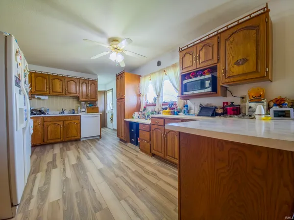 $184,900 | 411 Cherry Hill Drive, Mount Carmel, IL 62863