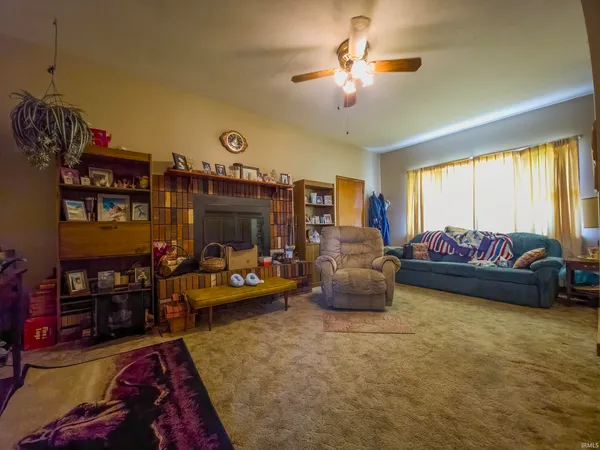 $184,900 | 411 Cherry Hill Drive, Mount Carmel, IL 62863