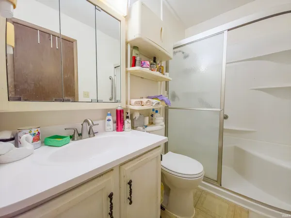 $184,900 | 411 Cherry Hill Drive, Mount Carmel, IL 62863