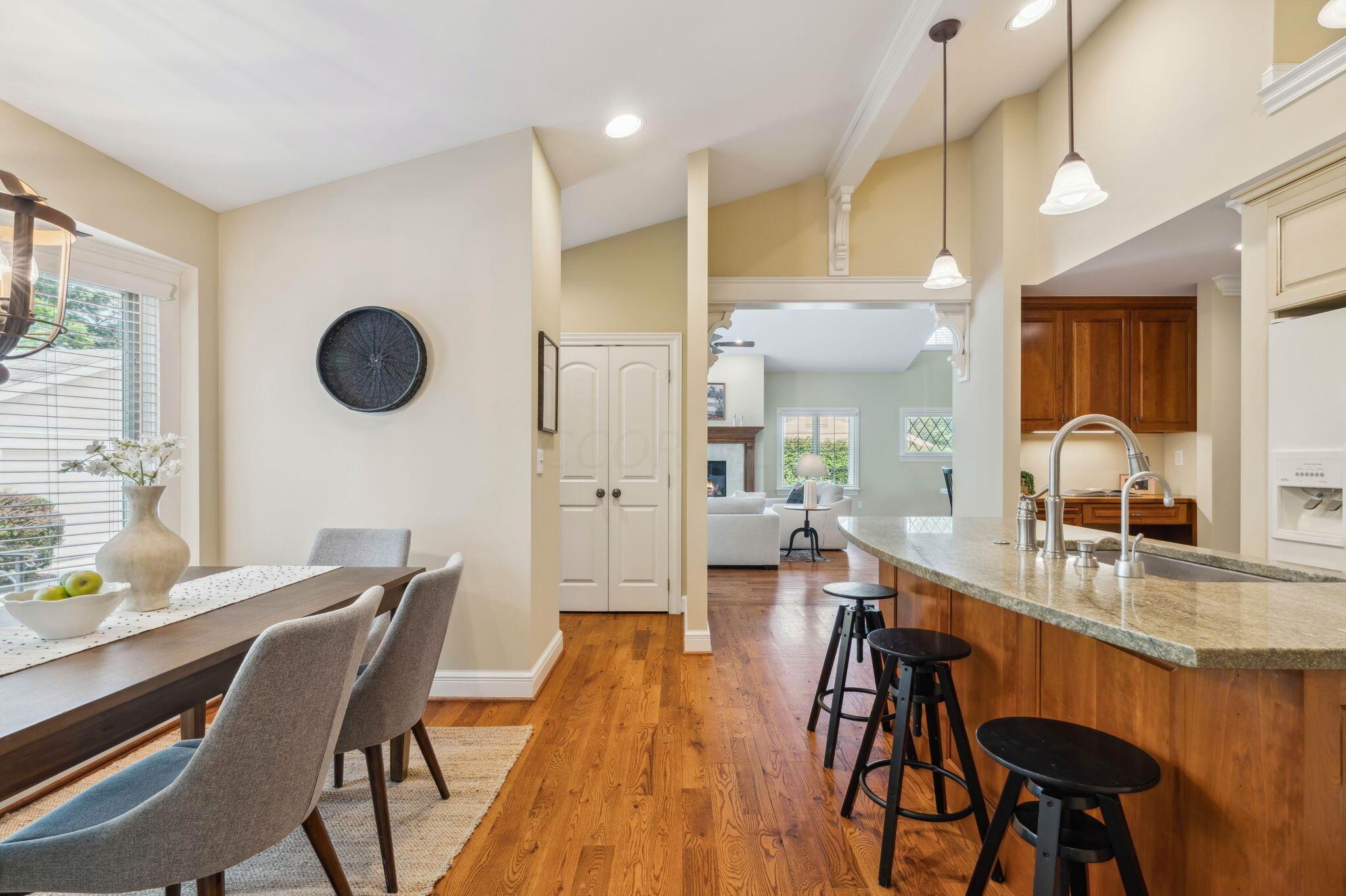 2481 Farleigh Road Columbus, OH 43221 - Photo 25 of 84 Kitchen / Eat-In Space