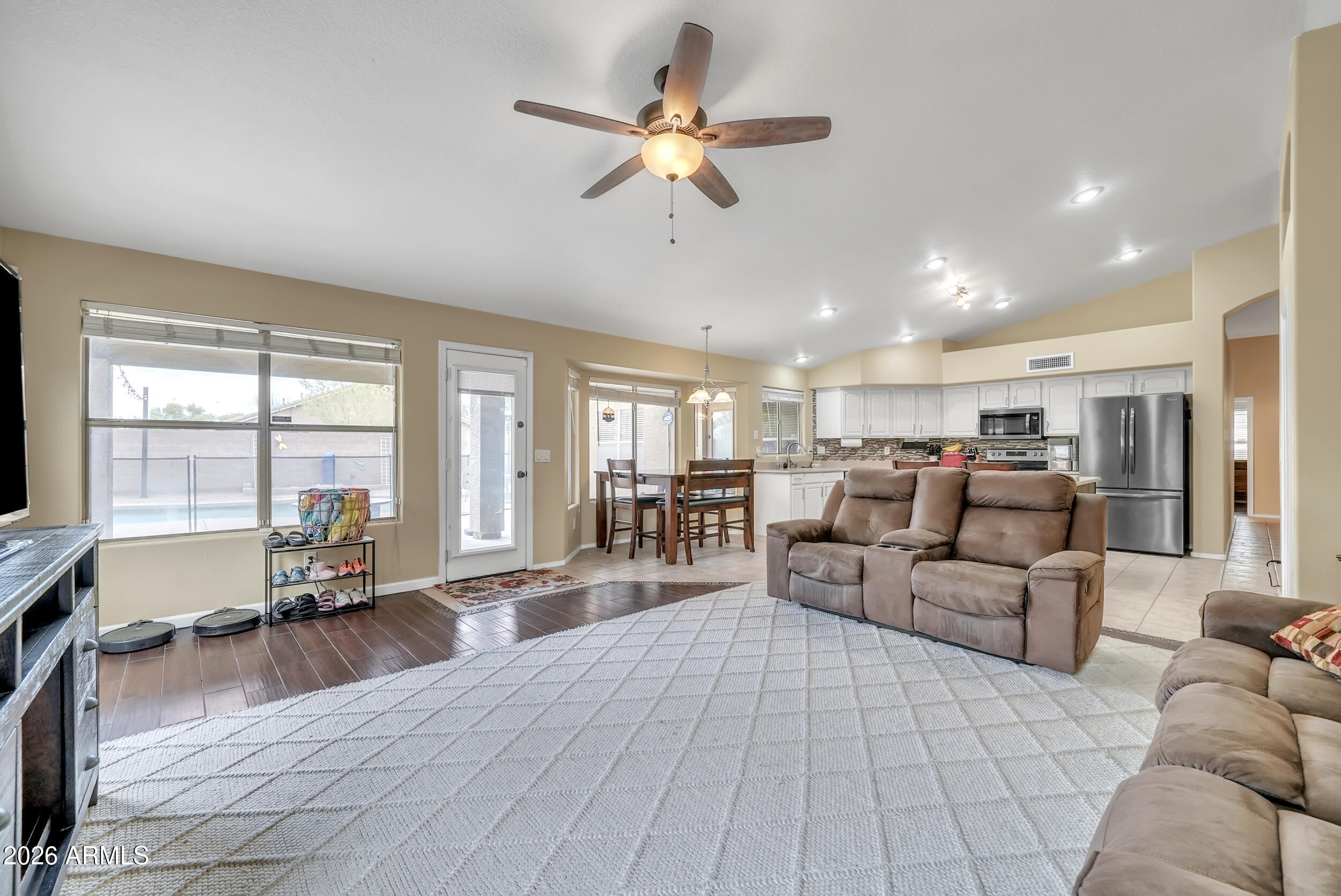 2343 East Kempton Road Chandler, AZ 85225 - Photo 5 of 25 Living Room