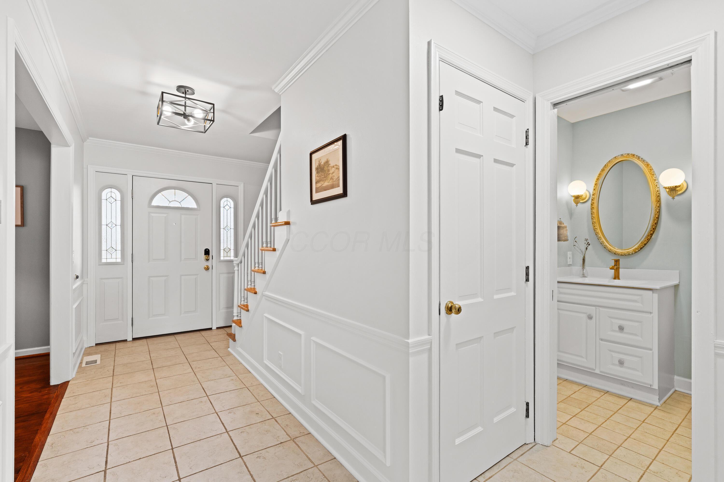 4305 Castleton Road Upper Arlington, OH 43220 - Photo 32 of 78 Half Bathroom / Entryway