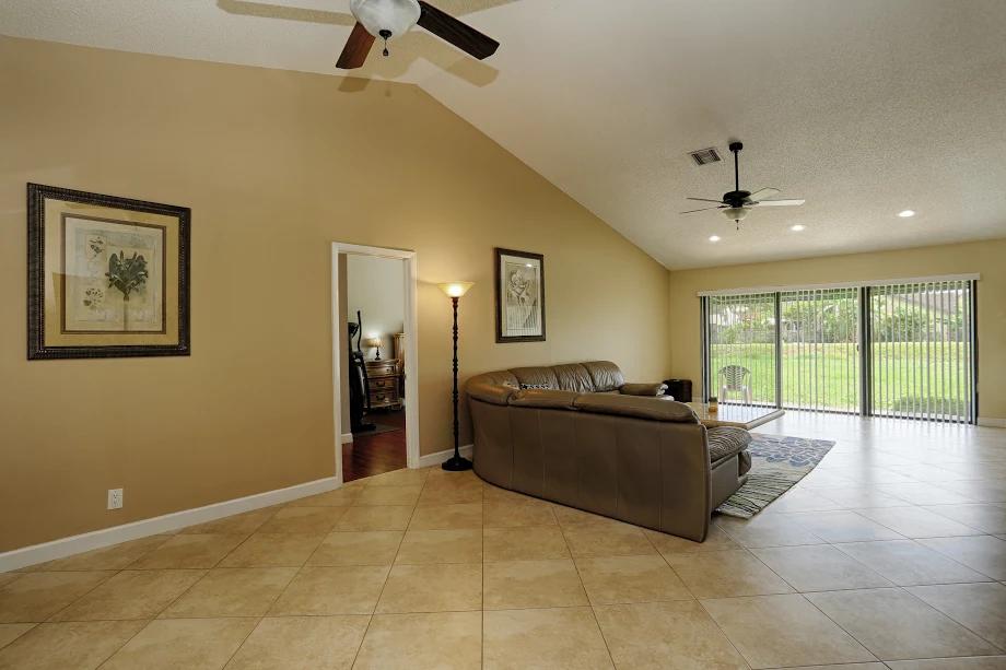 6362 Las Flores Drive Boca Raton, FL 33433 - Photo 3 of 27 Living Area 3