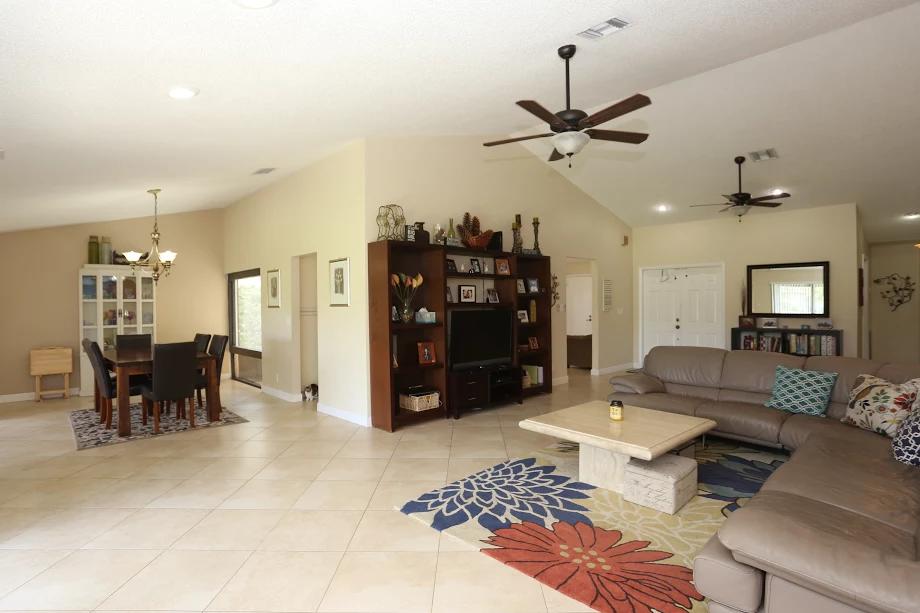 6362 Las Flores Drive Boca Raton, FL 33433 - Photo 4 of 27 Living Area 1