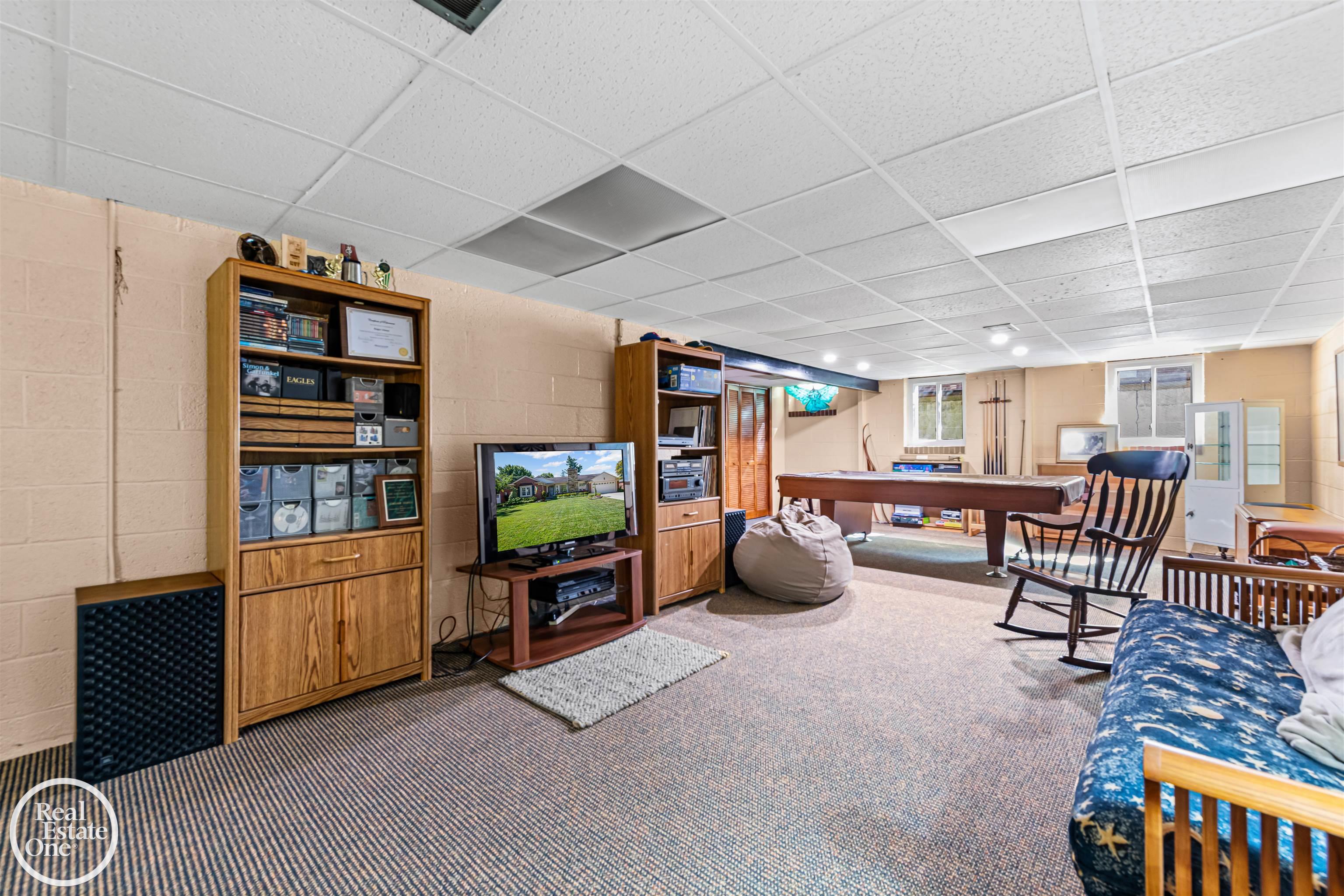 1151 South Renaud Road Grosse Pointe, MI 48236 - Photo 21 of 39 50187085-2ca16720-5b38-448c-b424-15d172391b64.JPG