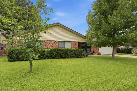 $380,000 | 5421 Susan Lee Lane, North Richland Hills, TX 76180