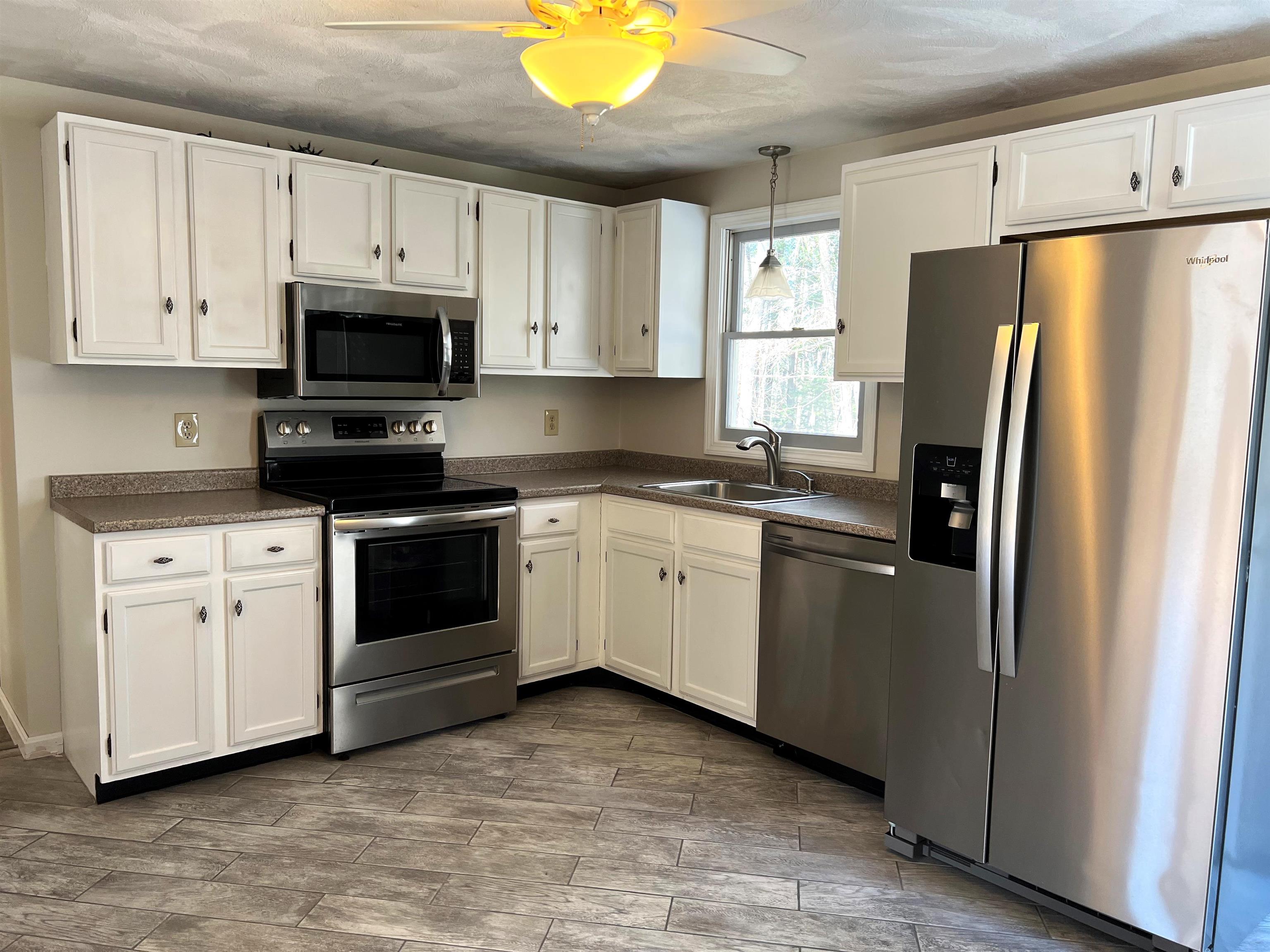 2 Decca Circle, Unit R Derry, NH 03038 - Photo 3 of 27