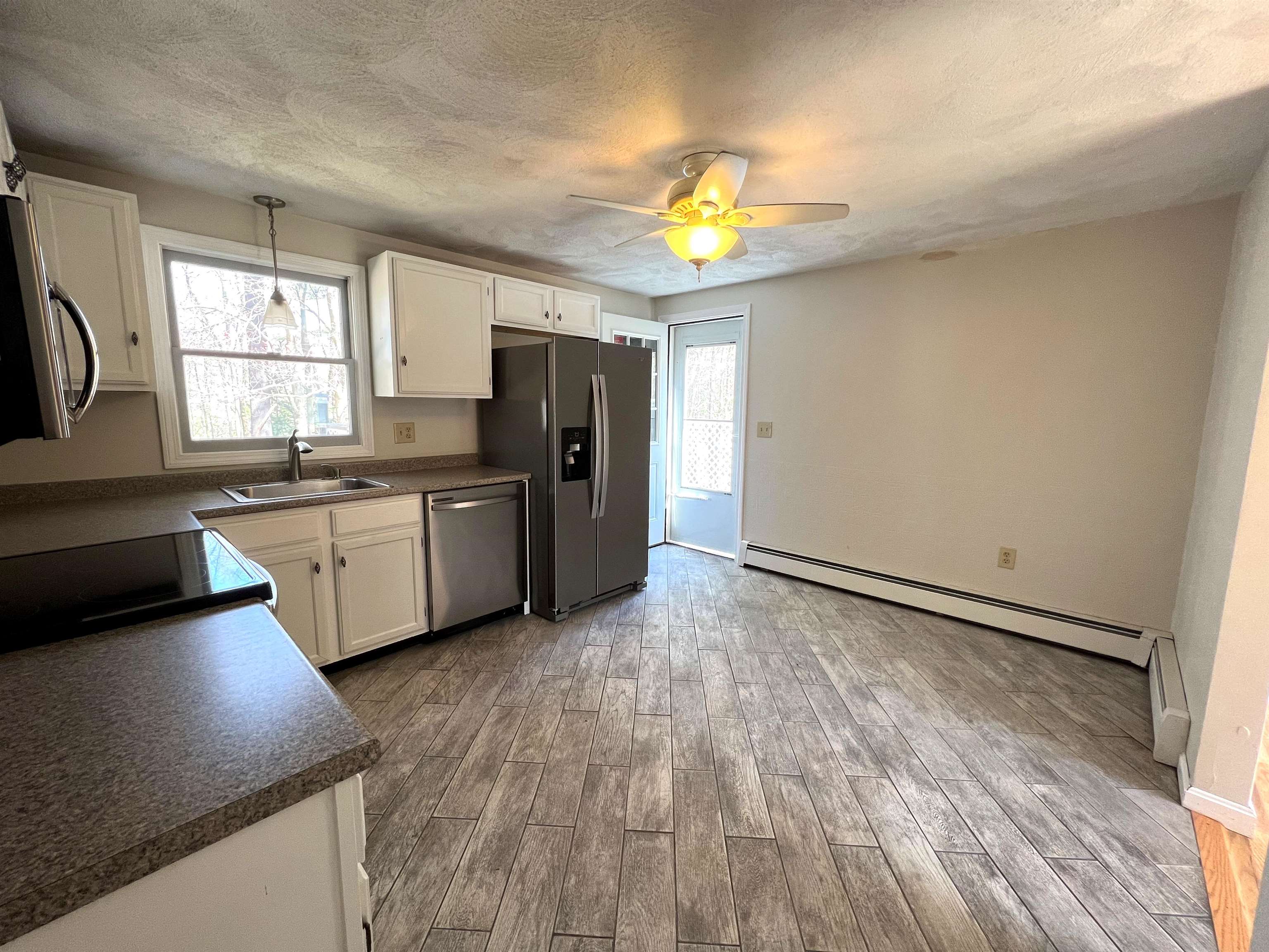 2 Decca Circle, Unit R Derry, NH 03038 - Photo 4 of 27
