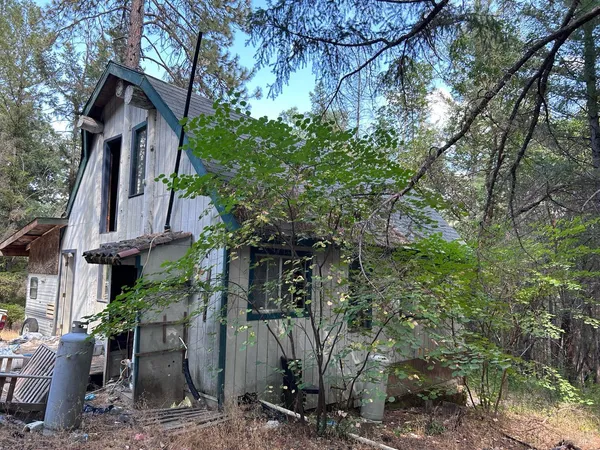 a view of a house with a tree