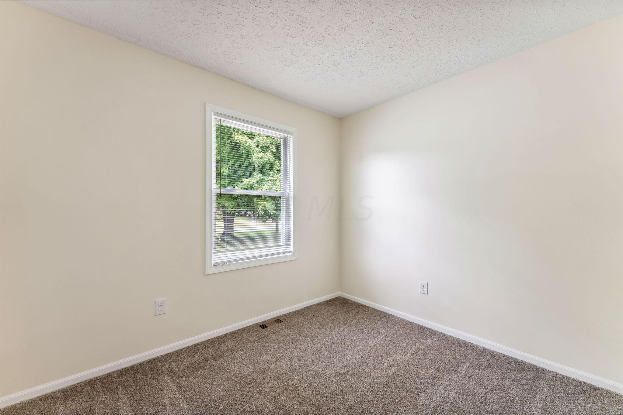208 Sycamore Road Hebron, OH 43025 - Photo 6 of 13 22-web-or-mls-208-sycamore-rd