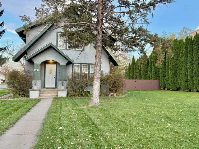 $1,900 | 1201 6th Street Southwest, Willmar, MN 56201