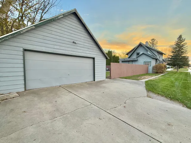 $1,900 | 1201 6th Street Southwest, Willmar, MN 56201