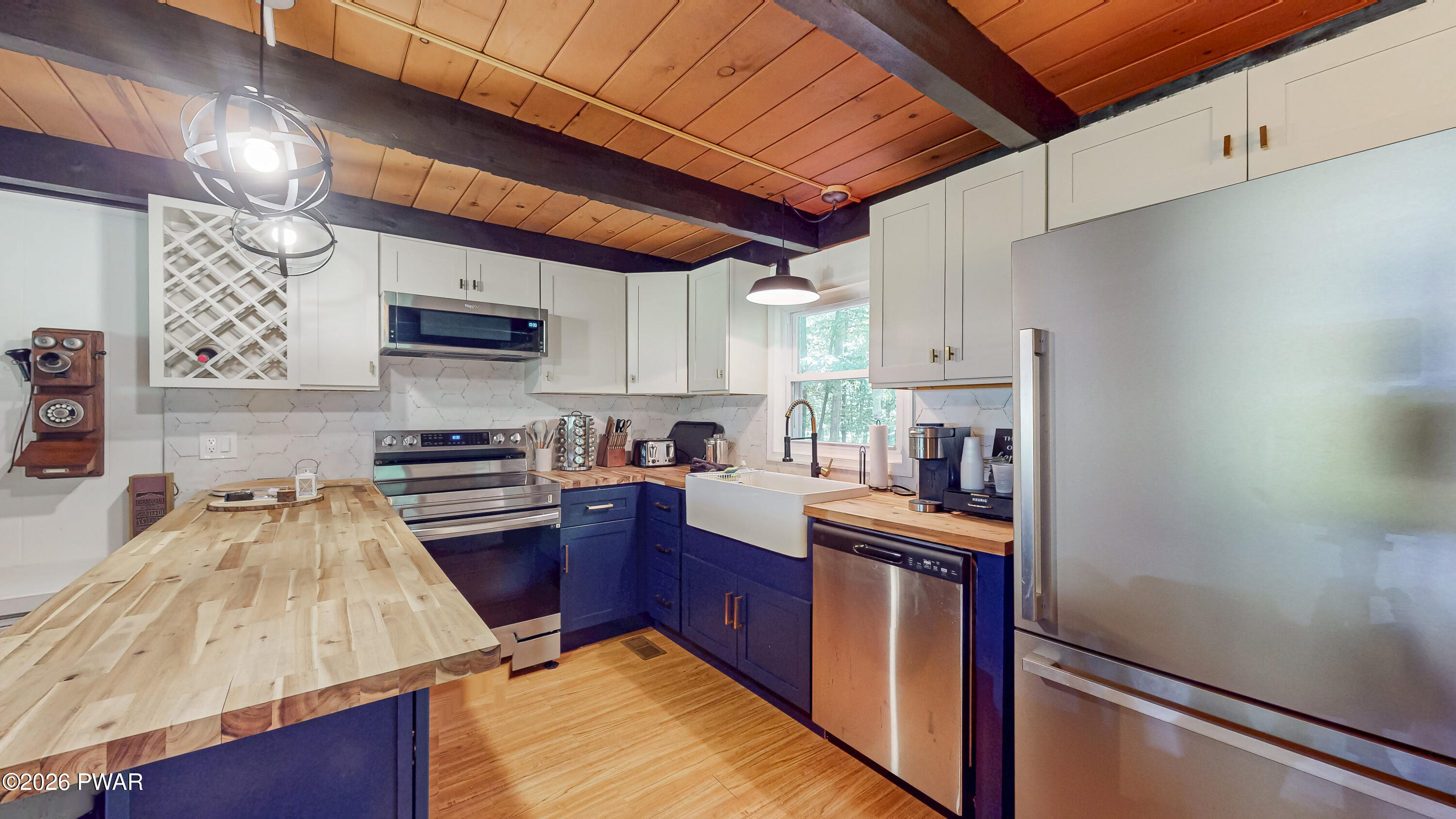 326 Gold Finch Road Bushkill, PA 18324 - Photo 4 of 37