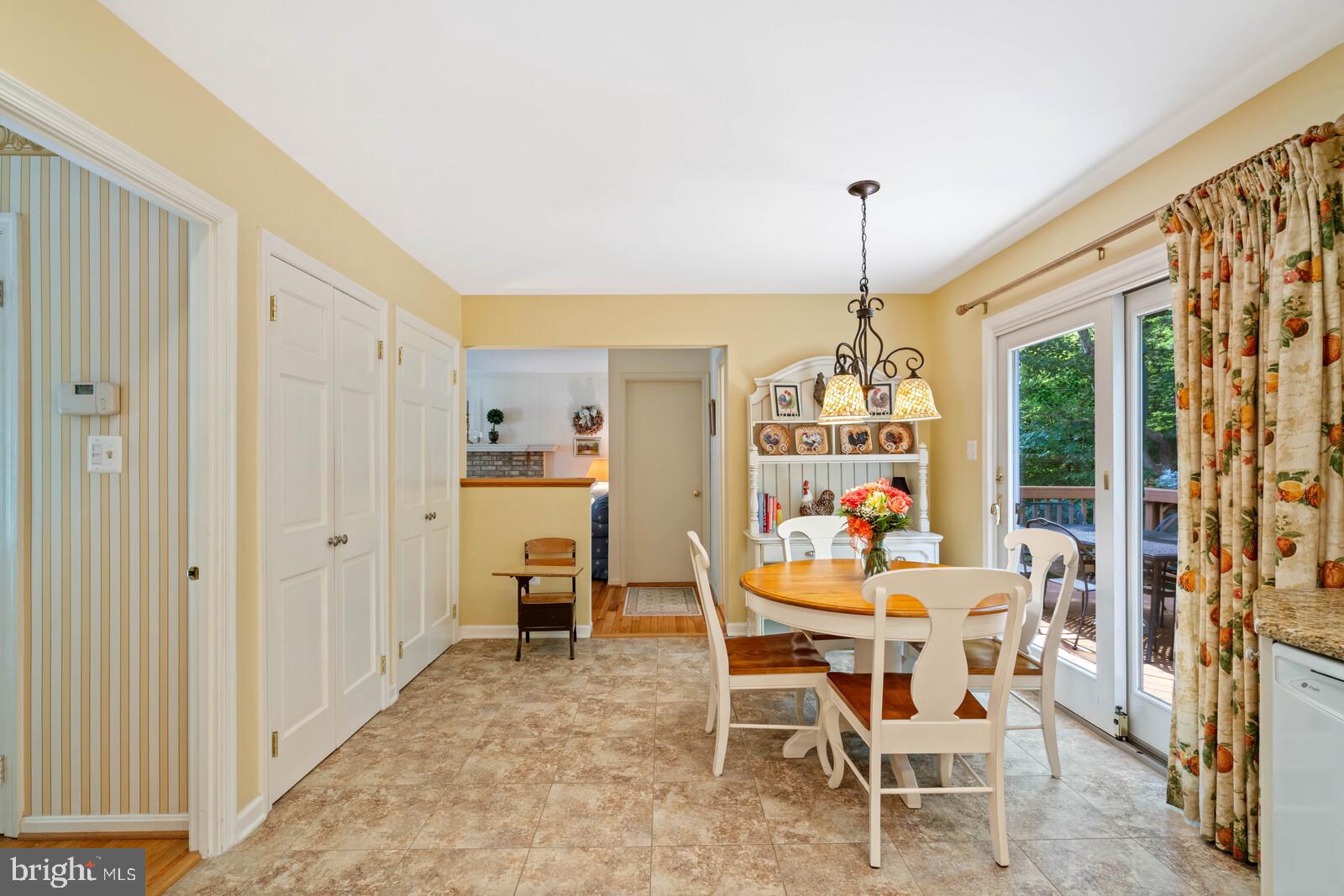 7788 Turlock Road Springfield, VA 22153 - Photo 16 of 65 Eat-in Kitchen with double pantry