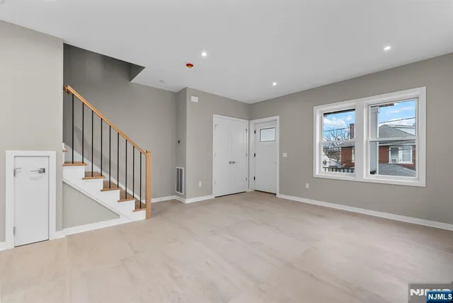 $1,789,000 | 743 Kingsland Avenue, Ridgefield, NJ 07657