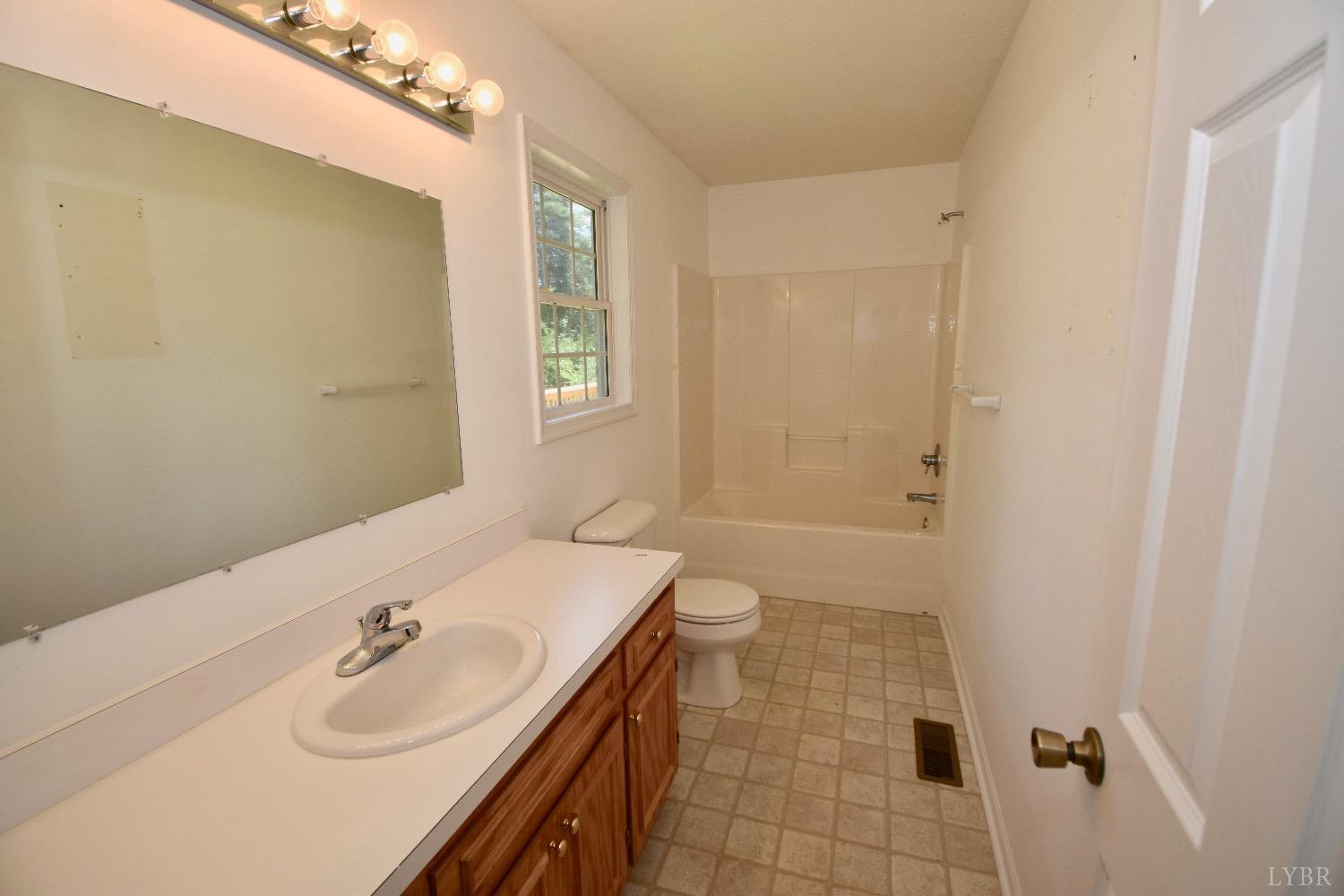 5435 Gladys Road Altavista, VA 24517 - Photo 18 of 31 Gallery Image 18