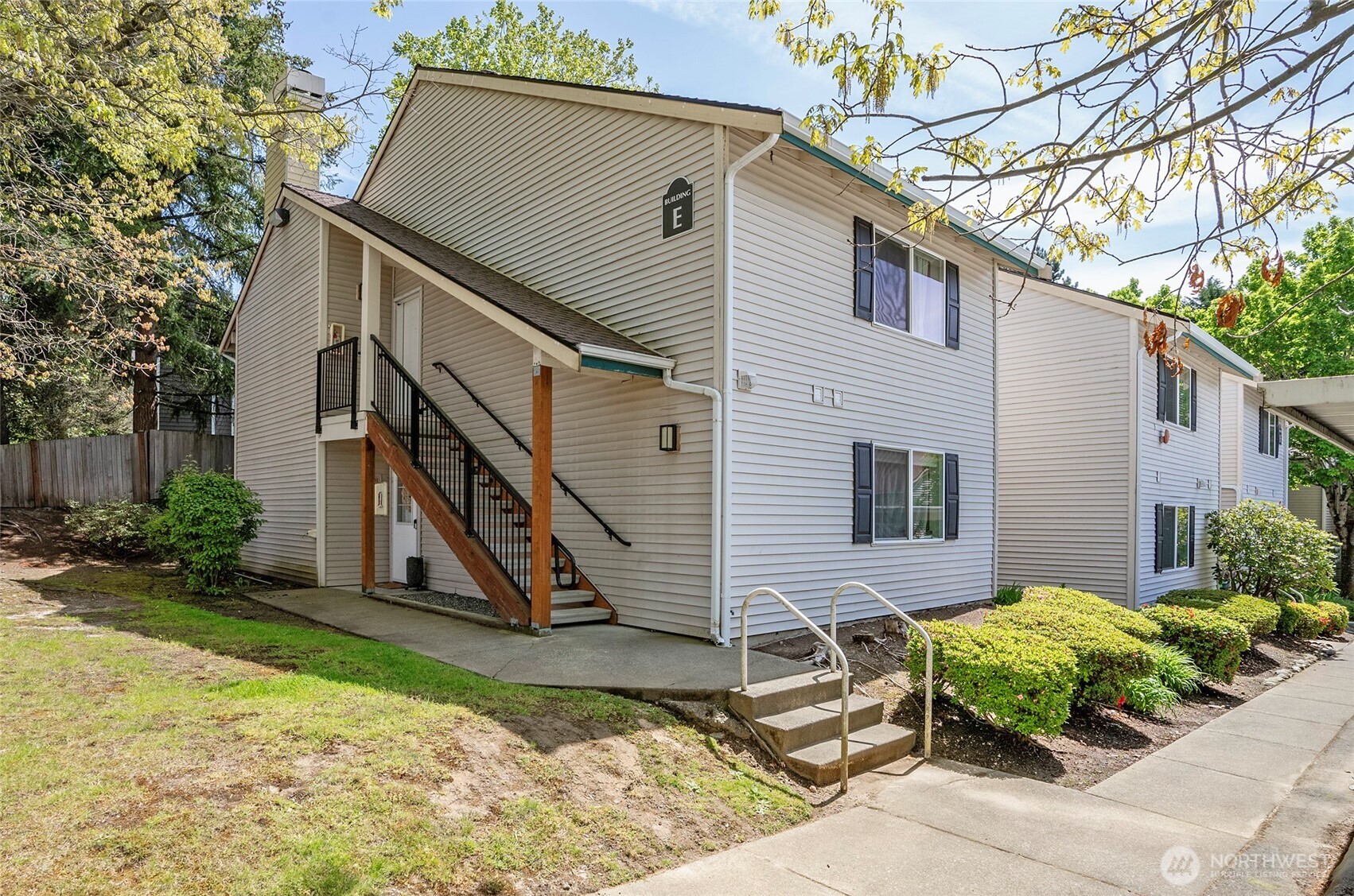 4231 Northeast 5th Street, Unit E201 Renton, WA 98059 - Photo 1 of 29