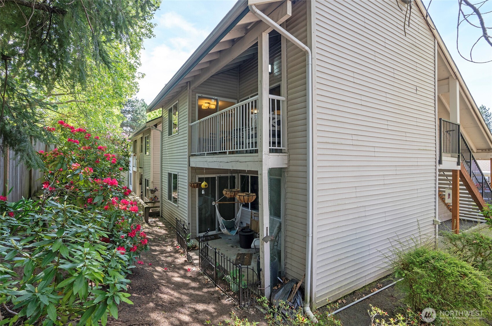 4231 Northeast 5th Street, Unit E201 Renton, WA 98059 - Photo 26 of 29