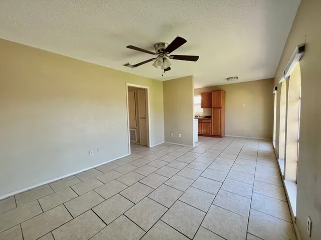 $700 | 3021 Sycamore Avenue, Unit 10, Bay City, TX 77414