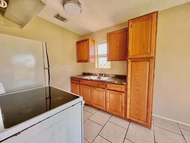 $700 | 3021 Sycamore Avenue, Unit 10, Bay City, TX 77414