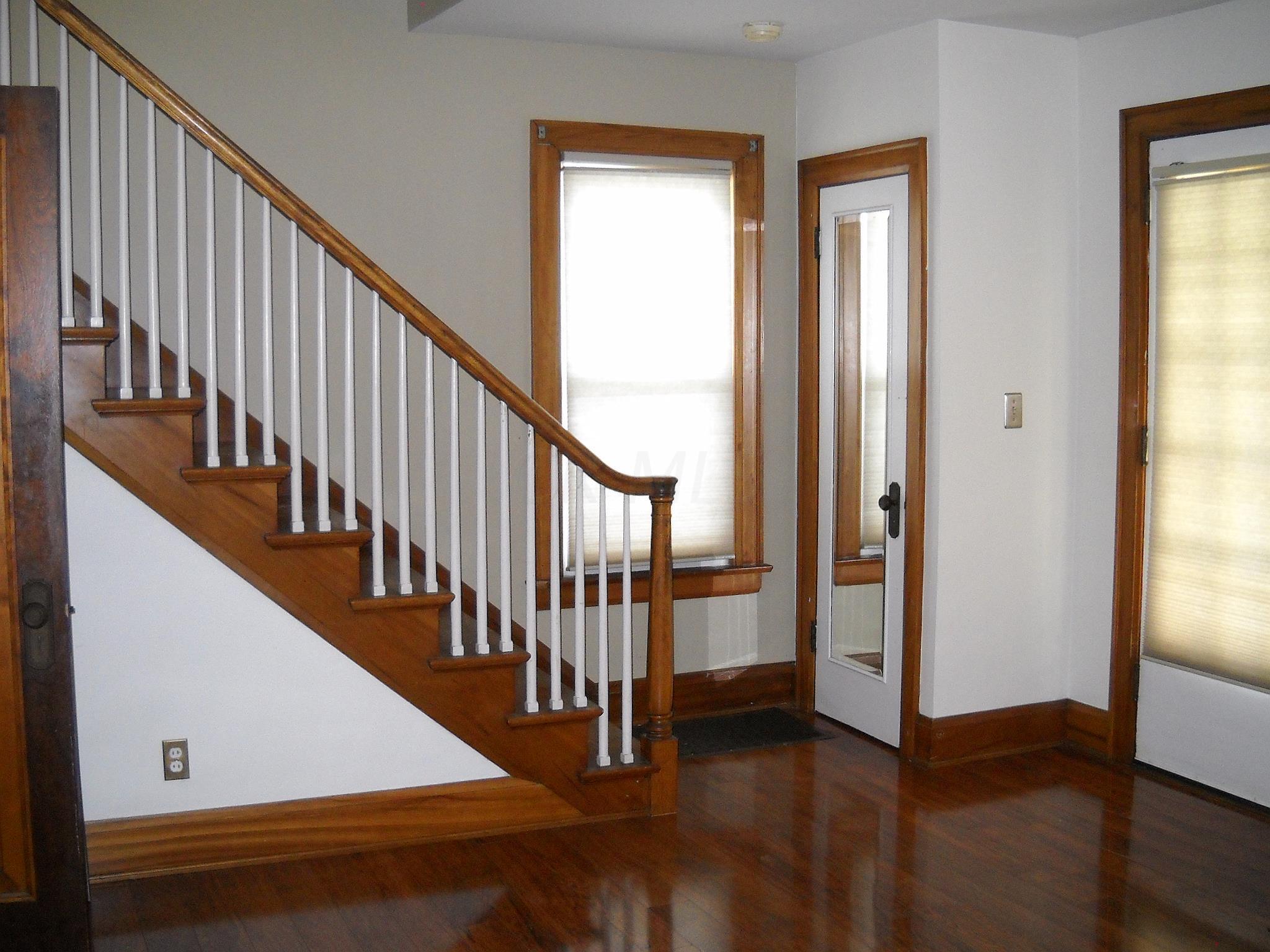 162 East Dunedin Road Columbus, OH 43214 - Photo 4 of 20 Gallery Image 4