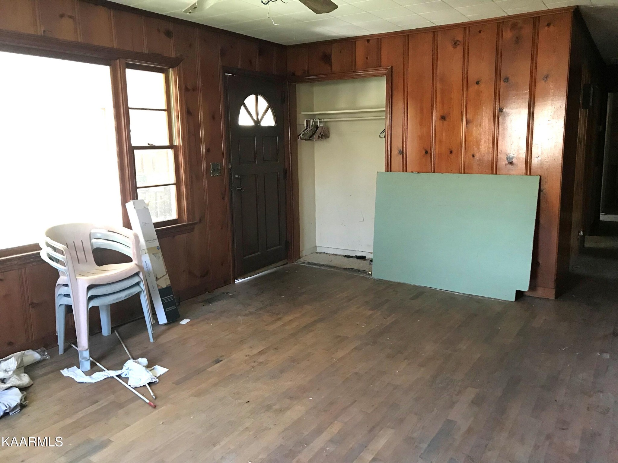 1679 Hillendale Road Crossville, TN 38572 - Photo 36 of 52 a view of livingroom with furniture and windows