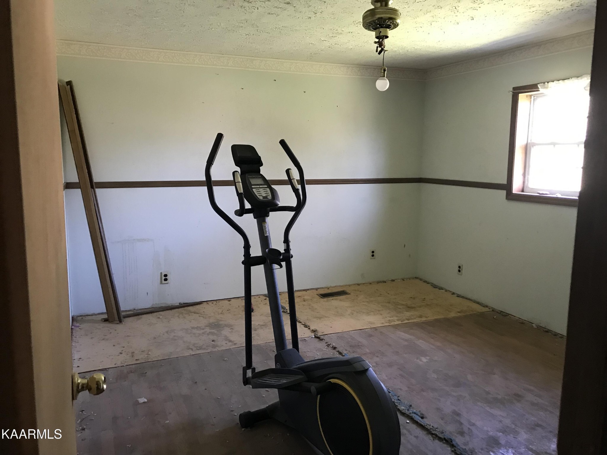 1679 Hillendale Road Crossville, TN 38572 - Photo 43 of 52 a room with gym equipment