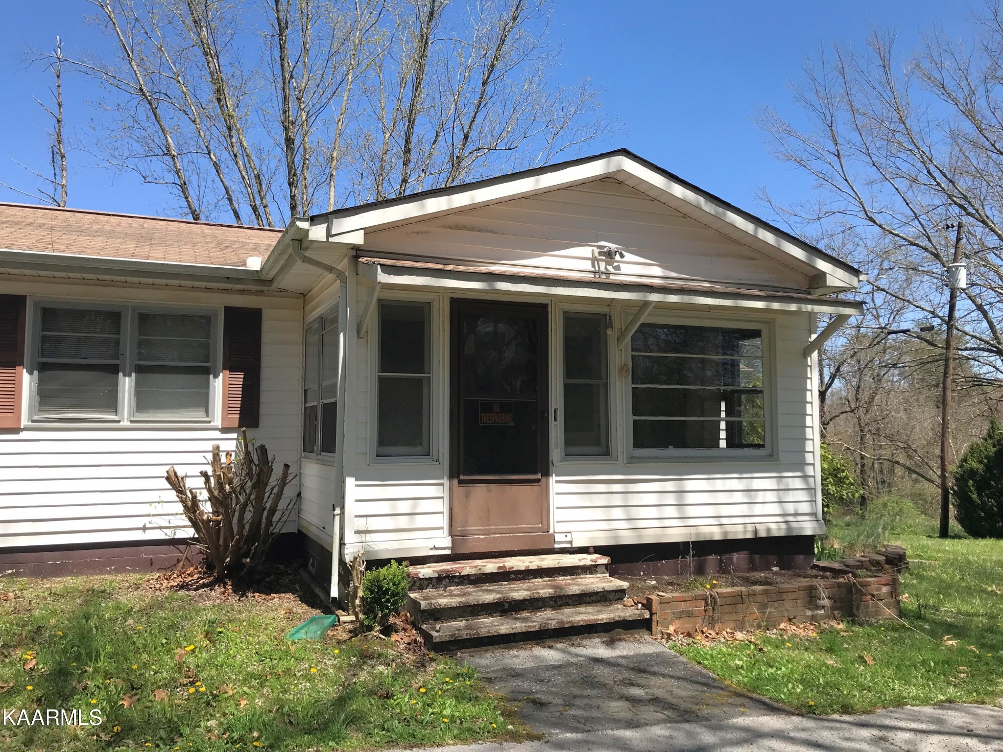 1679 Hillendale Road Crossville, TN 38572 - Photo 5 of 52 a front view of a house