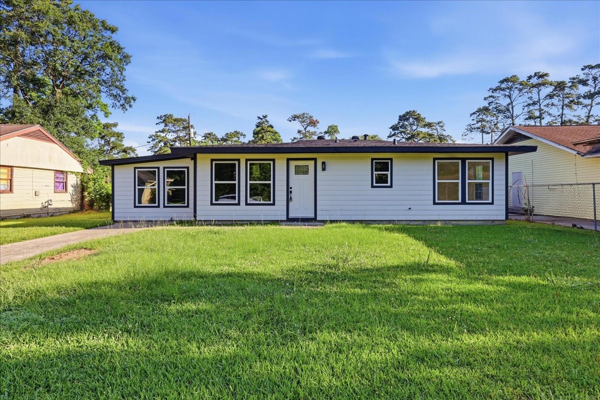 5260 Landry Lane Beaumont, TX 77708 - Photo 2 of 25