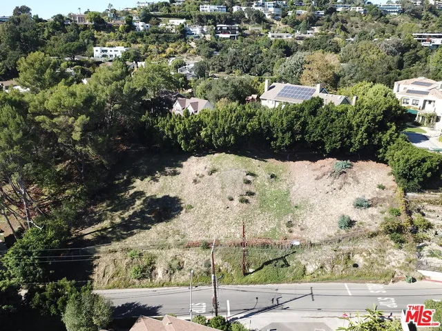 $2,400,000 | 875 North Norman Place, Los Angeles, CA 90049