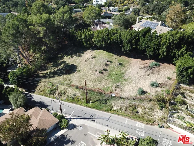 $2,400,000 | 875 North Norman Place, Los Angeles, CA 90049