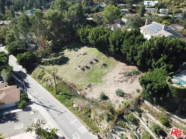 $2,400,000 | 875 North Norman Place, Los Angeles, CA 90049