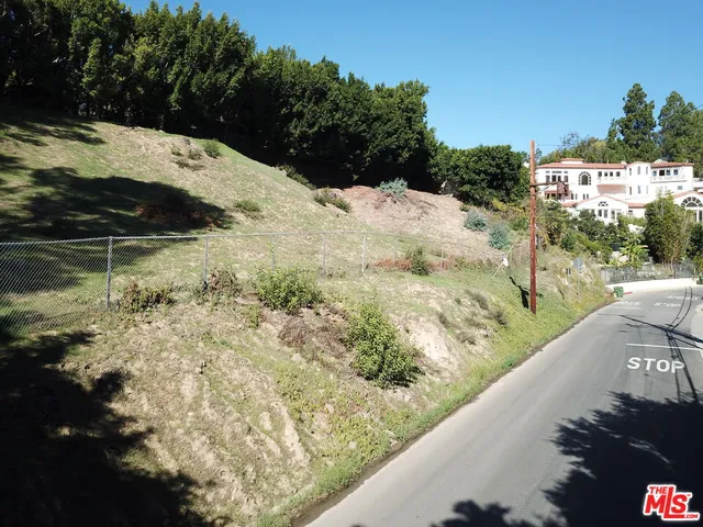 $2,400,000 | 875 North Norman Place, Los Angeles, CA 90049