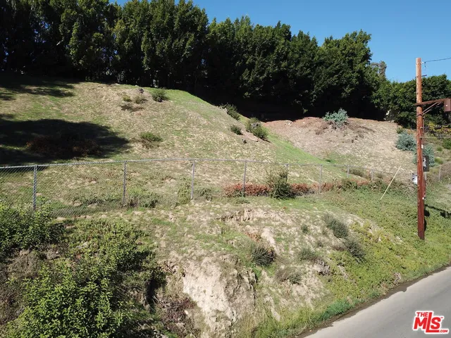 $2,400,000 | 875 North Norman Place, Los Angeles, CA 90049