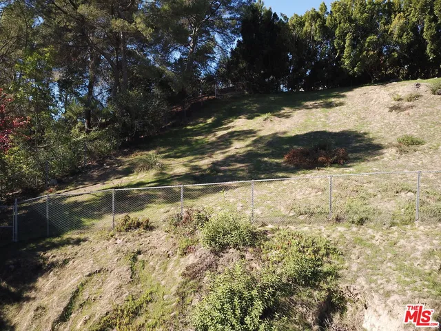 $2,400,000 | 875 North Norman Place, Los Angeles, CA 90049