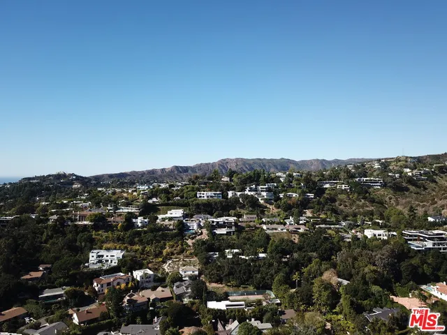 $2,400,000 | 875 North Norman Place, Los Angeles, CA 90049