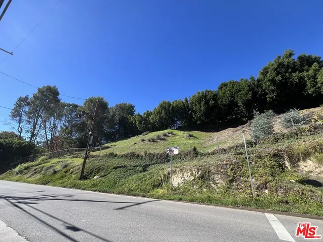 $2,400,000 | 875 North Norman Place, Los Angeles, CA 90049