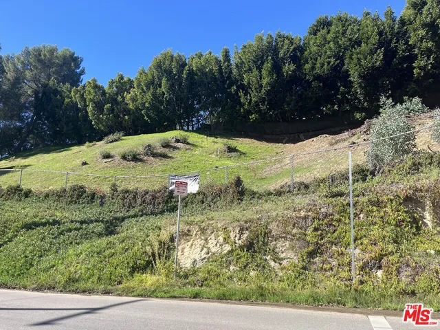 $2,400,000 | 875 North Norman Place, Los Angeles, CA 90049