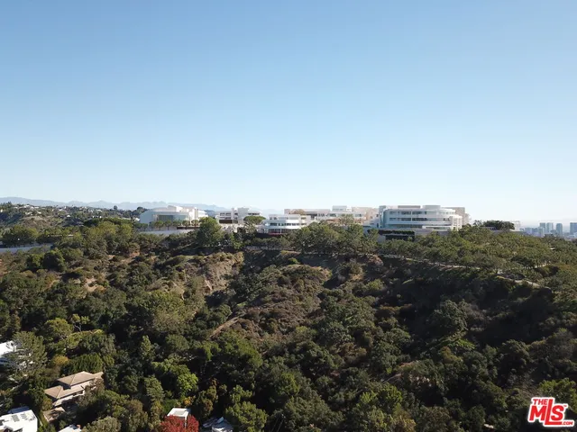 $2,400,000 | 875 North Norman Place, Los Angeles, CA 90049