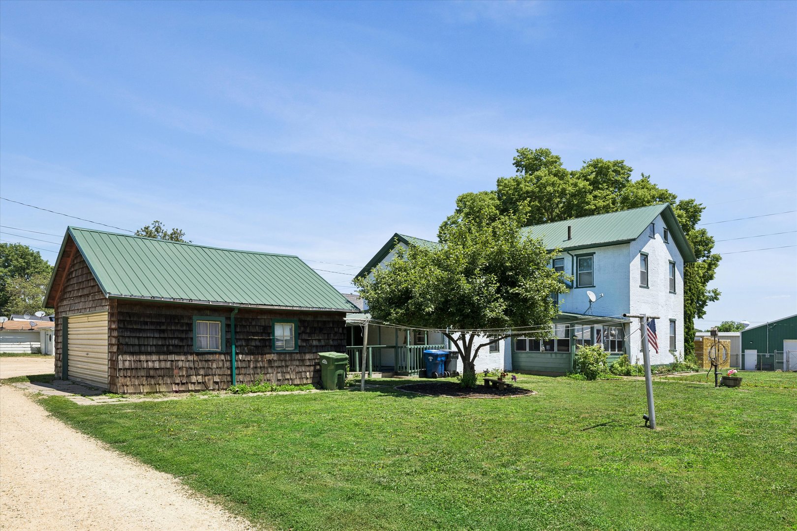 2202 McKinley Street Clinton, IA 52732 - Photo 4 of 28