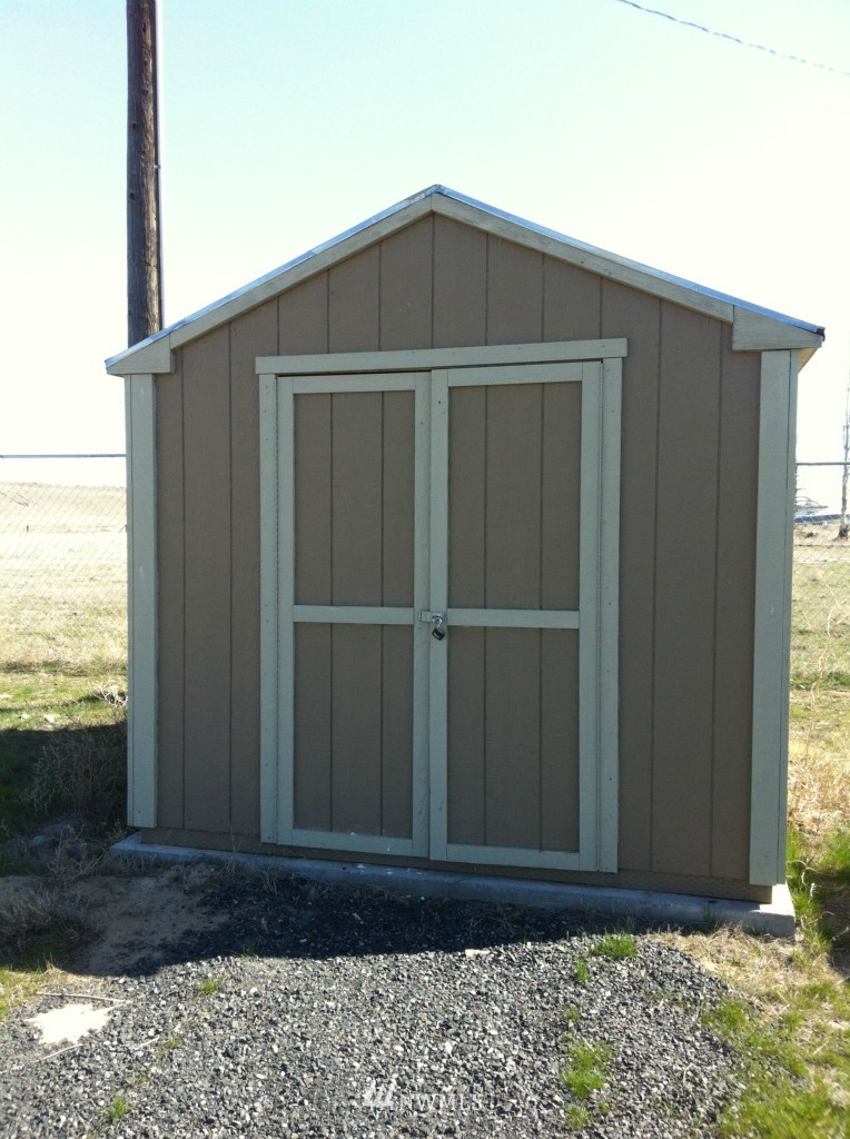 8258 Neppel Road Northeast Moses Lake, WA 98837 - Photo 2 of 22 Gallery Image 2